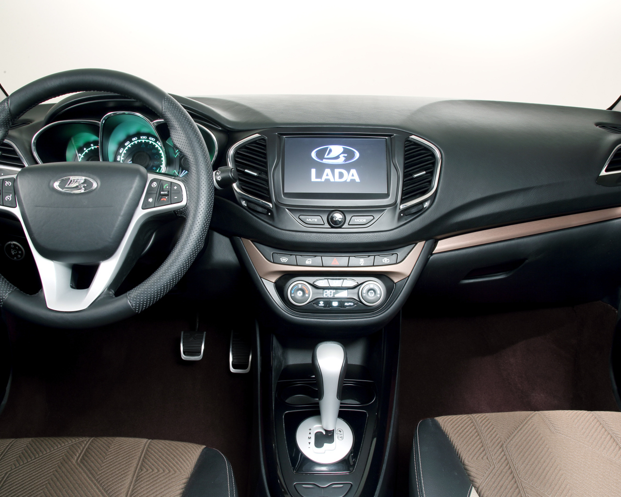 За рулем Лады Веста