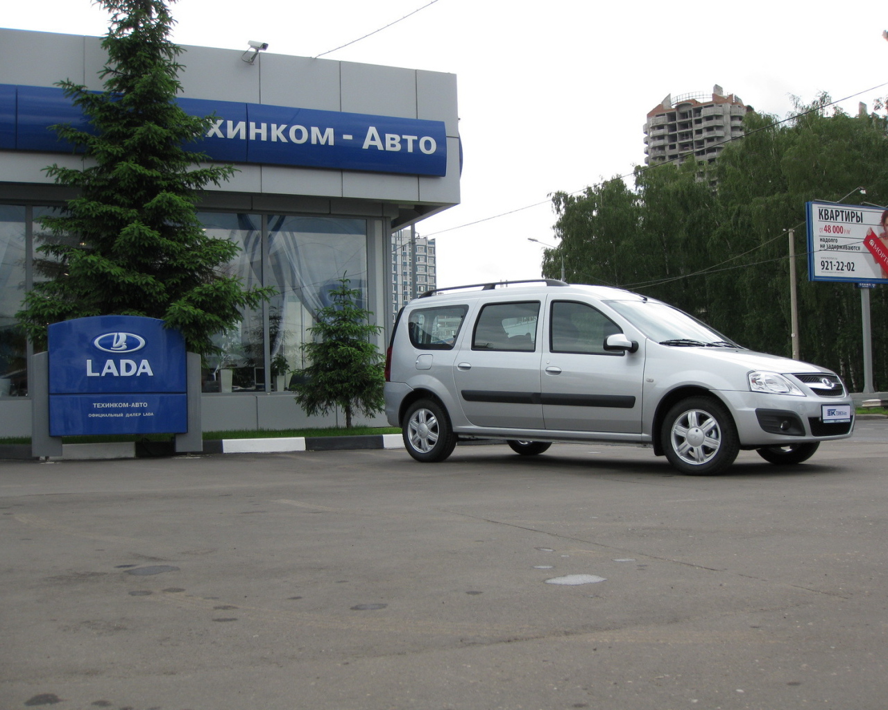 Lada Largus в городе