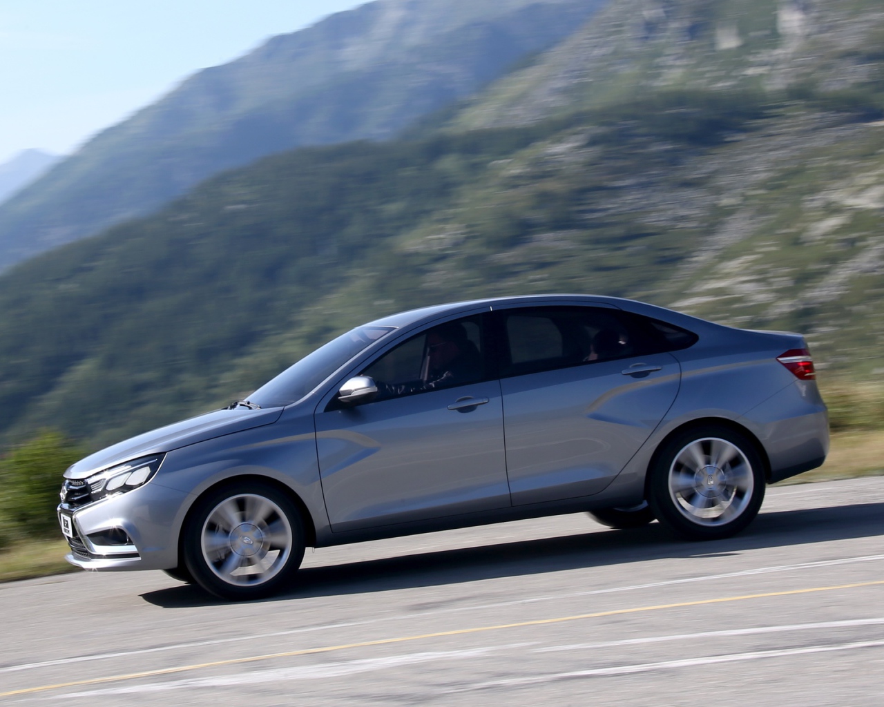 Стремительная Лада Веста