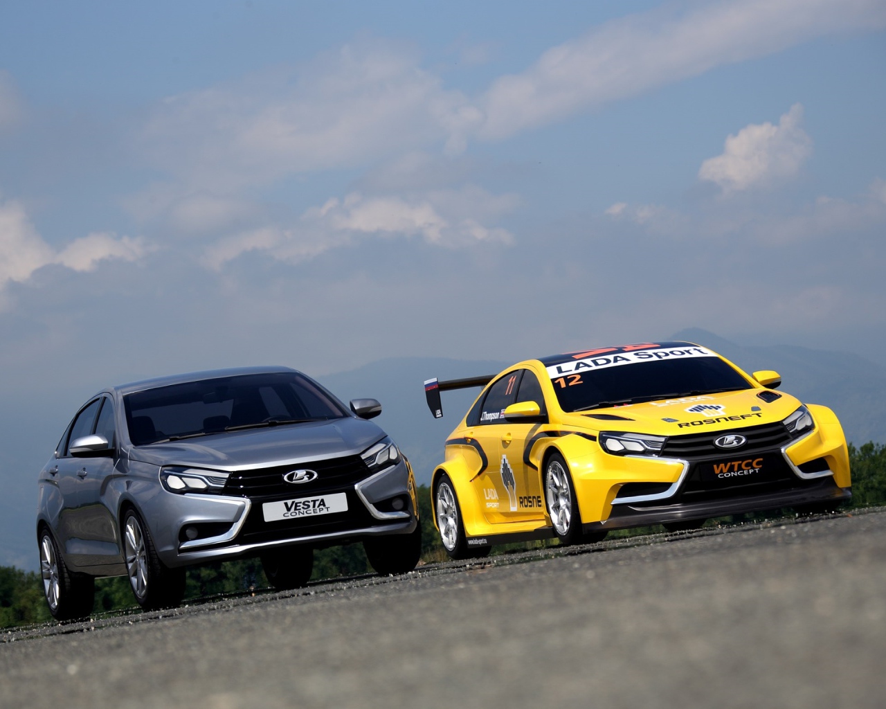 Две модели Лада Веста