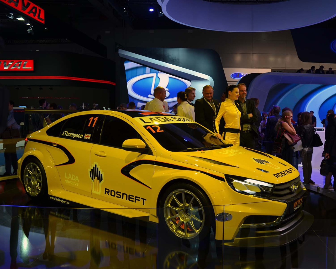 Желтая Лада Веста