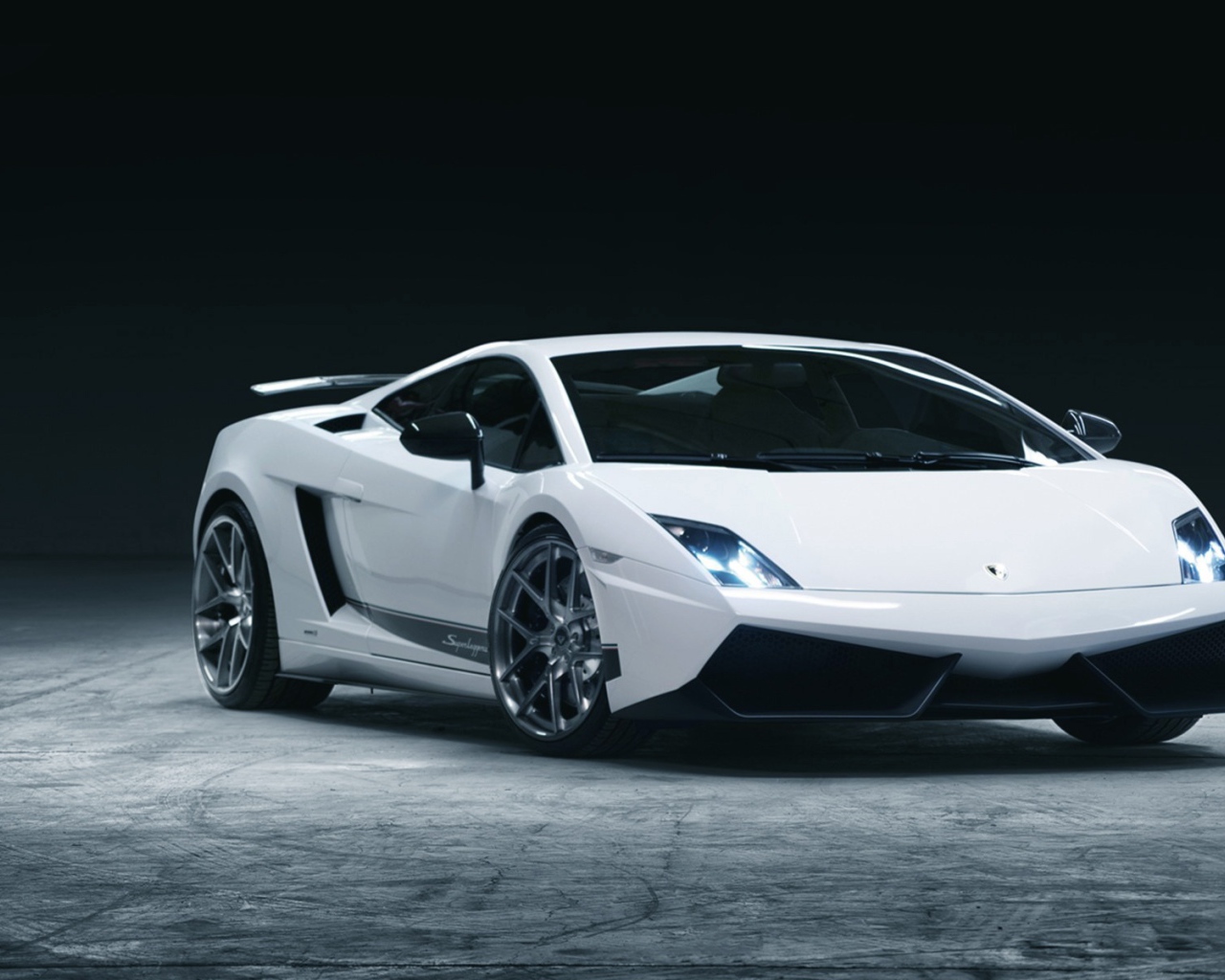 Белый Vorsteiner Lamborghini Gallardo