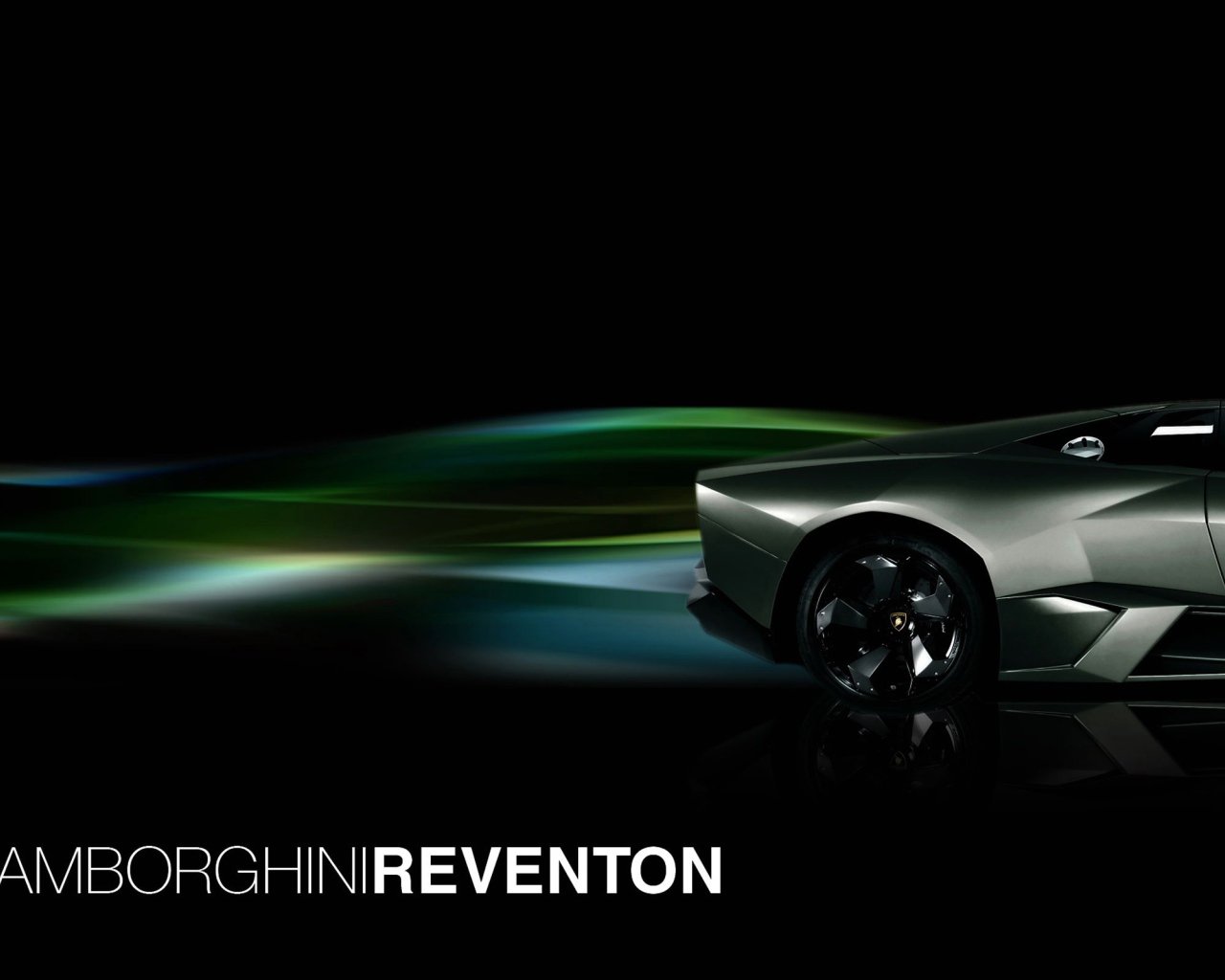Красивый автомобиль Lamborghini Reventon в Москве