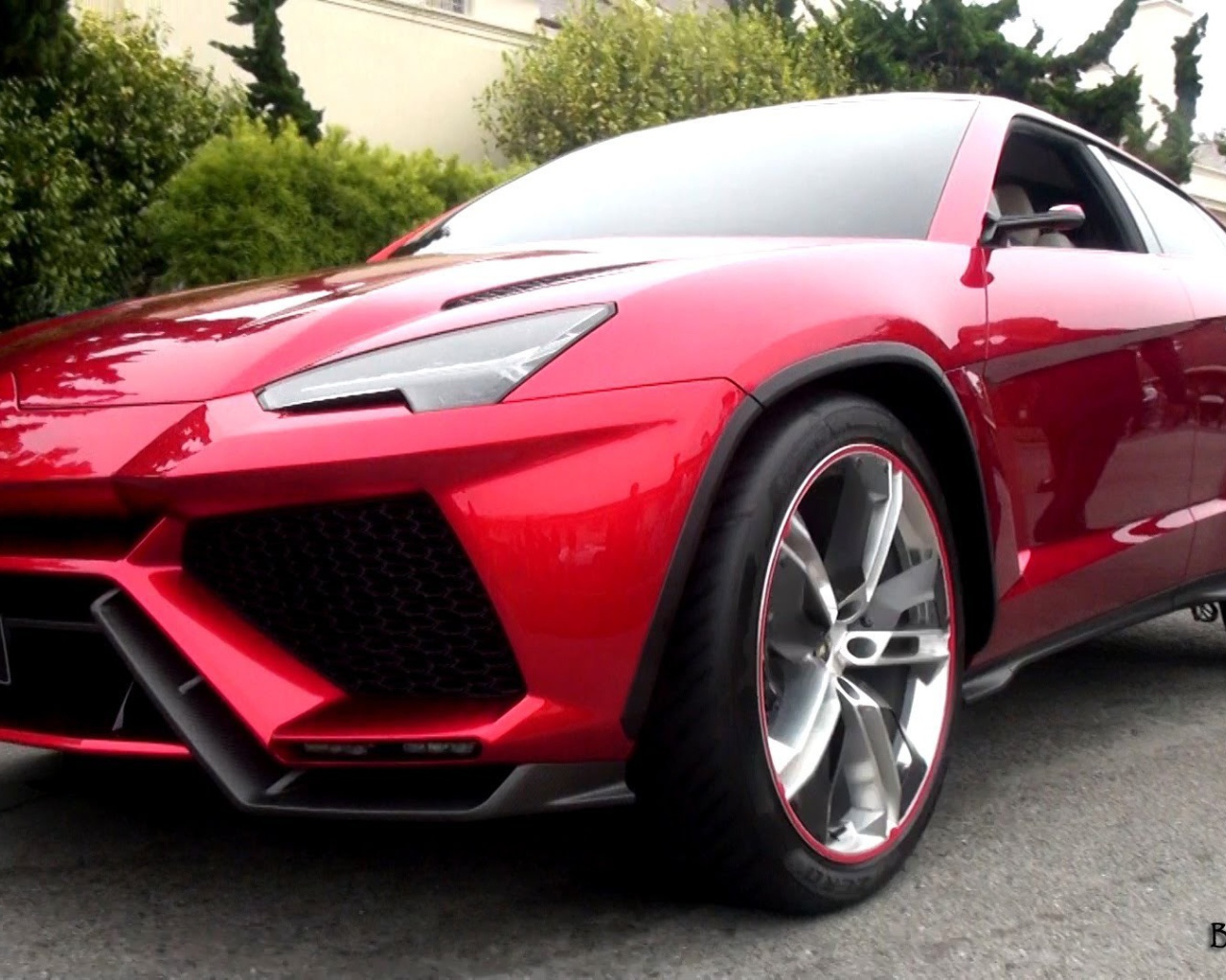 Красивый автомобиль Lamborghini Urus