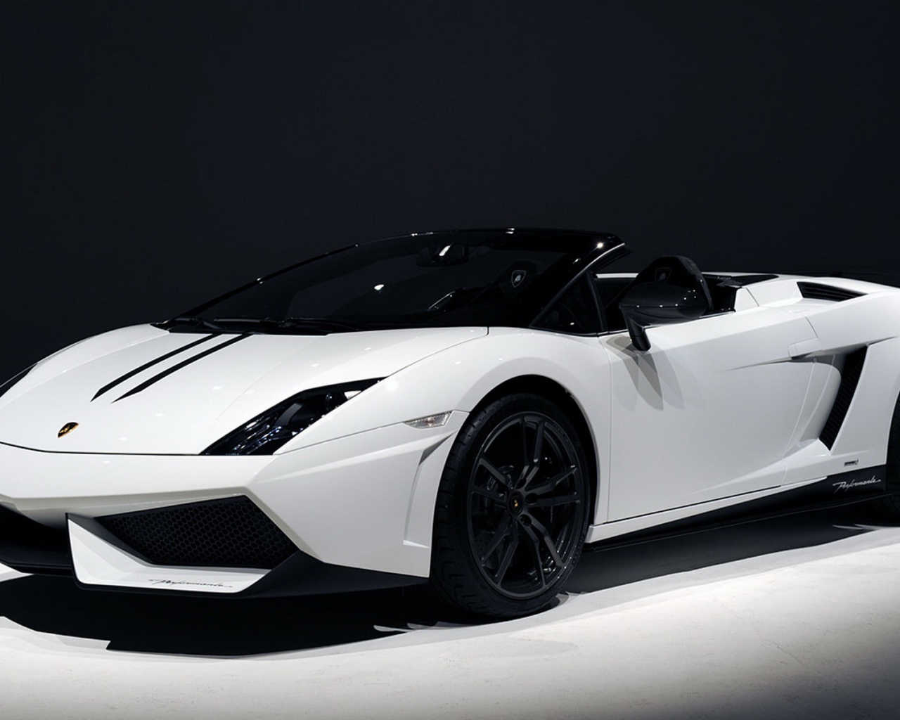 Белый Lamborghini gallardo lp570