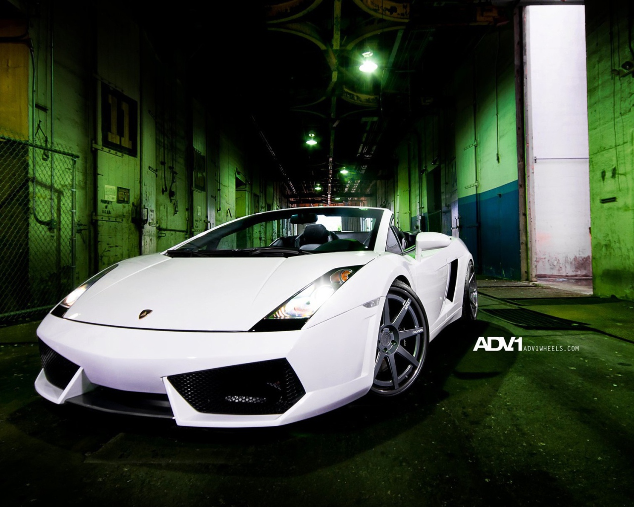 Белый Lamborghini gallardo spyder
