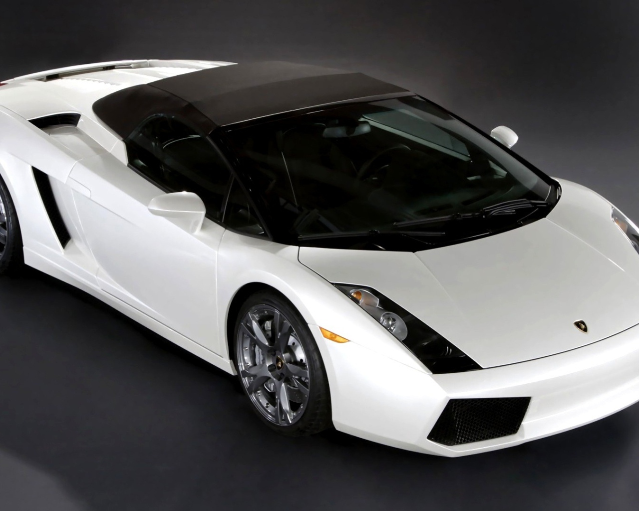 Черно белый Lamborghini 