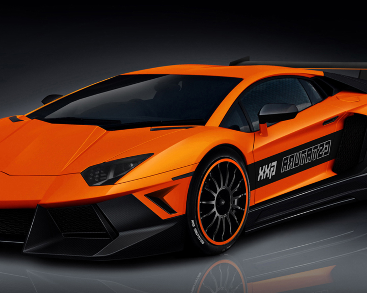 Новая машина Lamborghini Aventador
