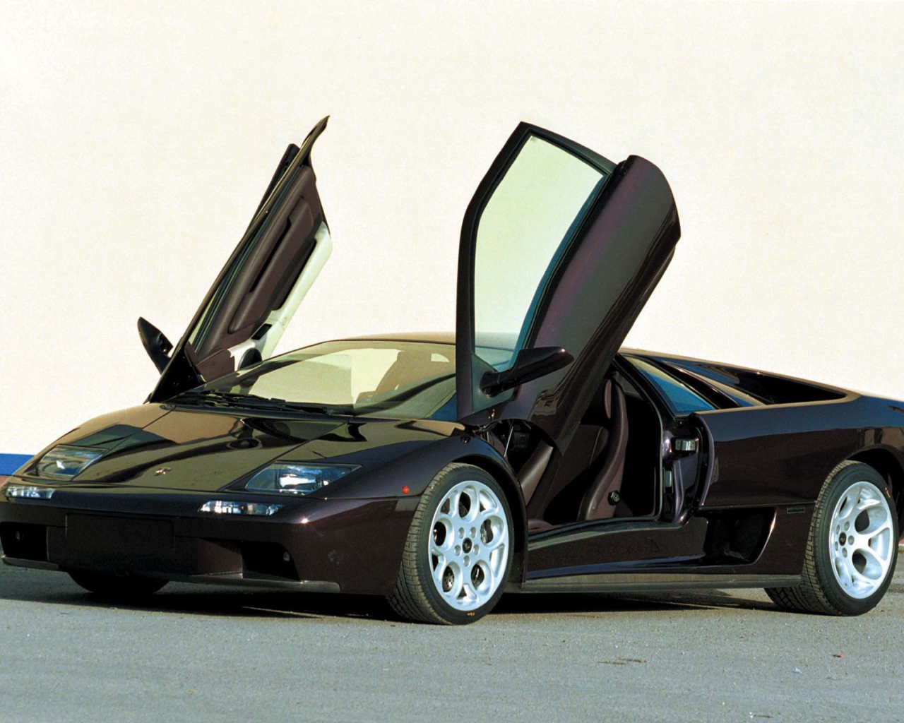 Новый автомобиль Lamborghini Diablo