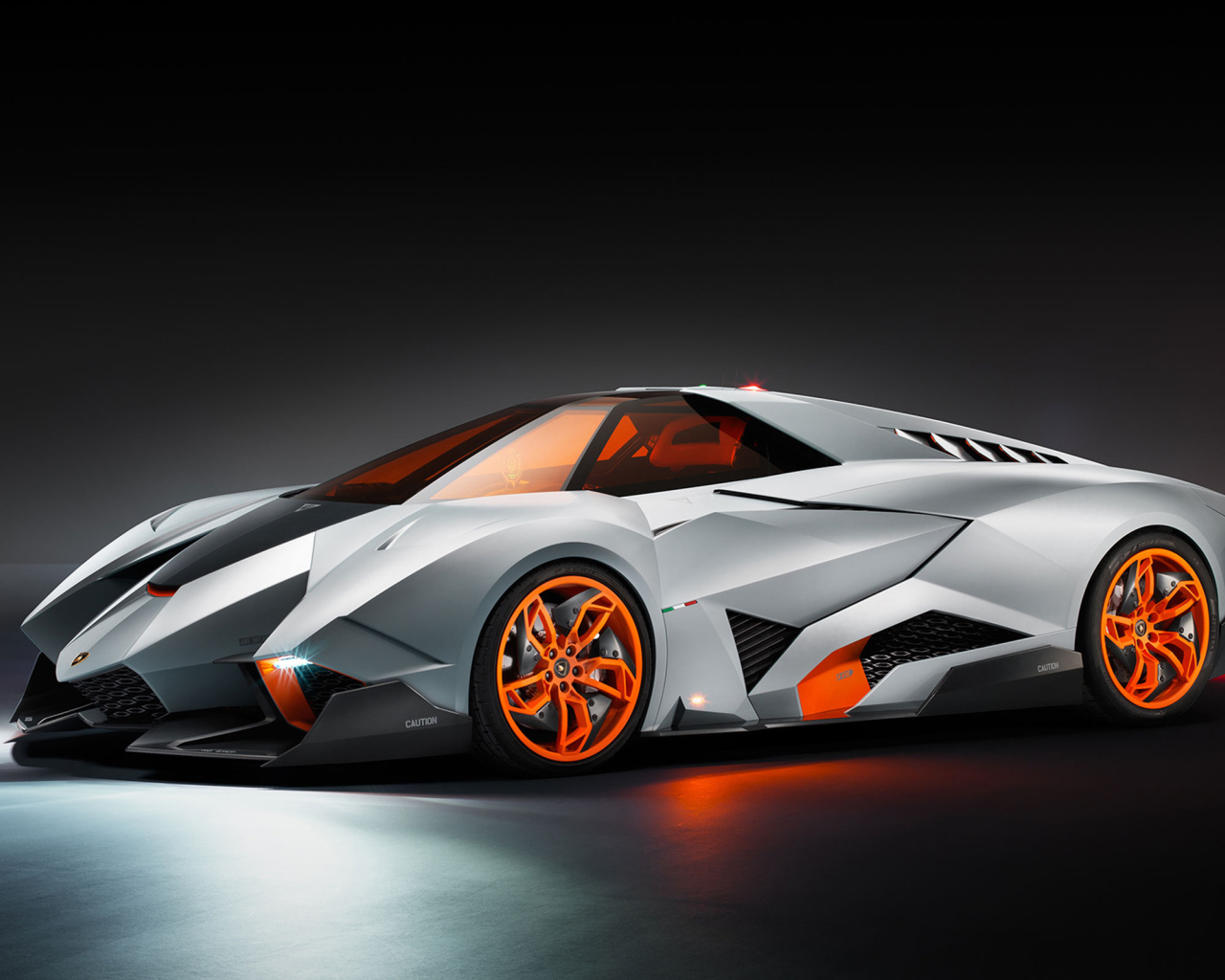 Надежная машина Lamborghini Egoista