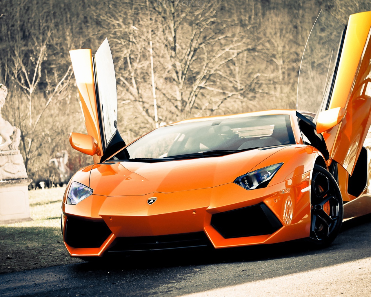 Супер автомобиль Lamborghini Aventador