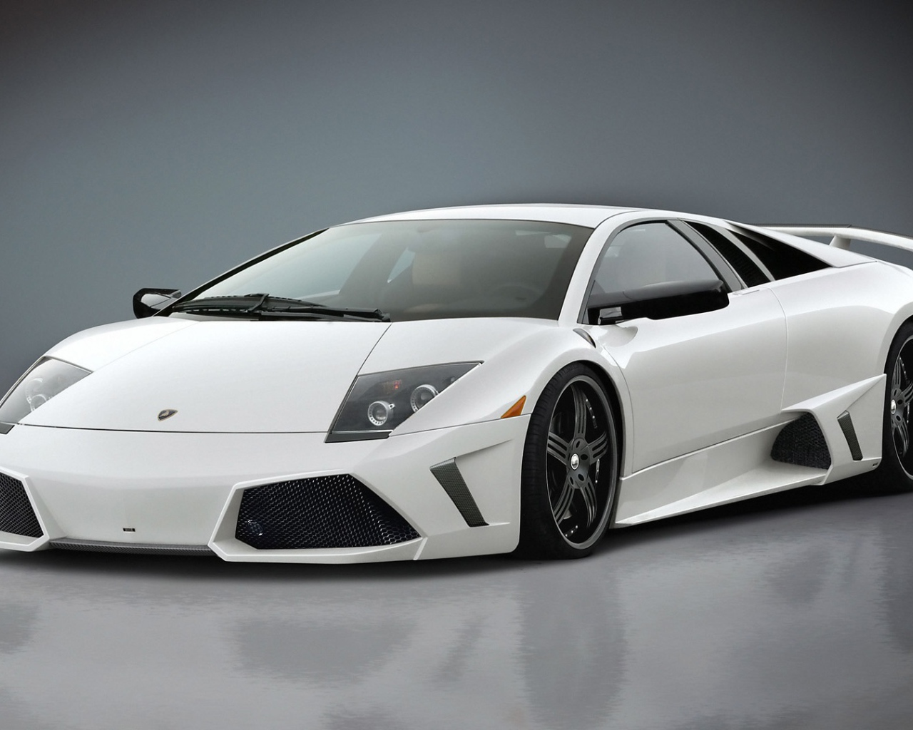 Белый Lamborghini Murcielago