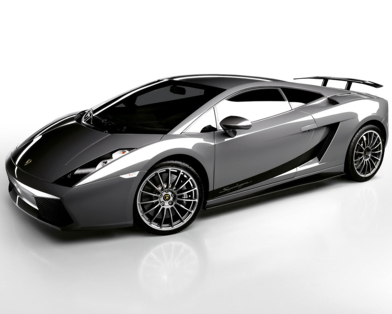 Новая машина Lamborghini Gallardo