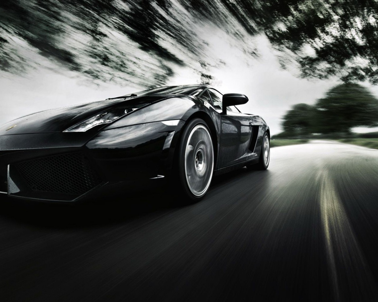 Ламборджини на дороге в движении