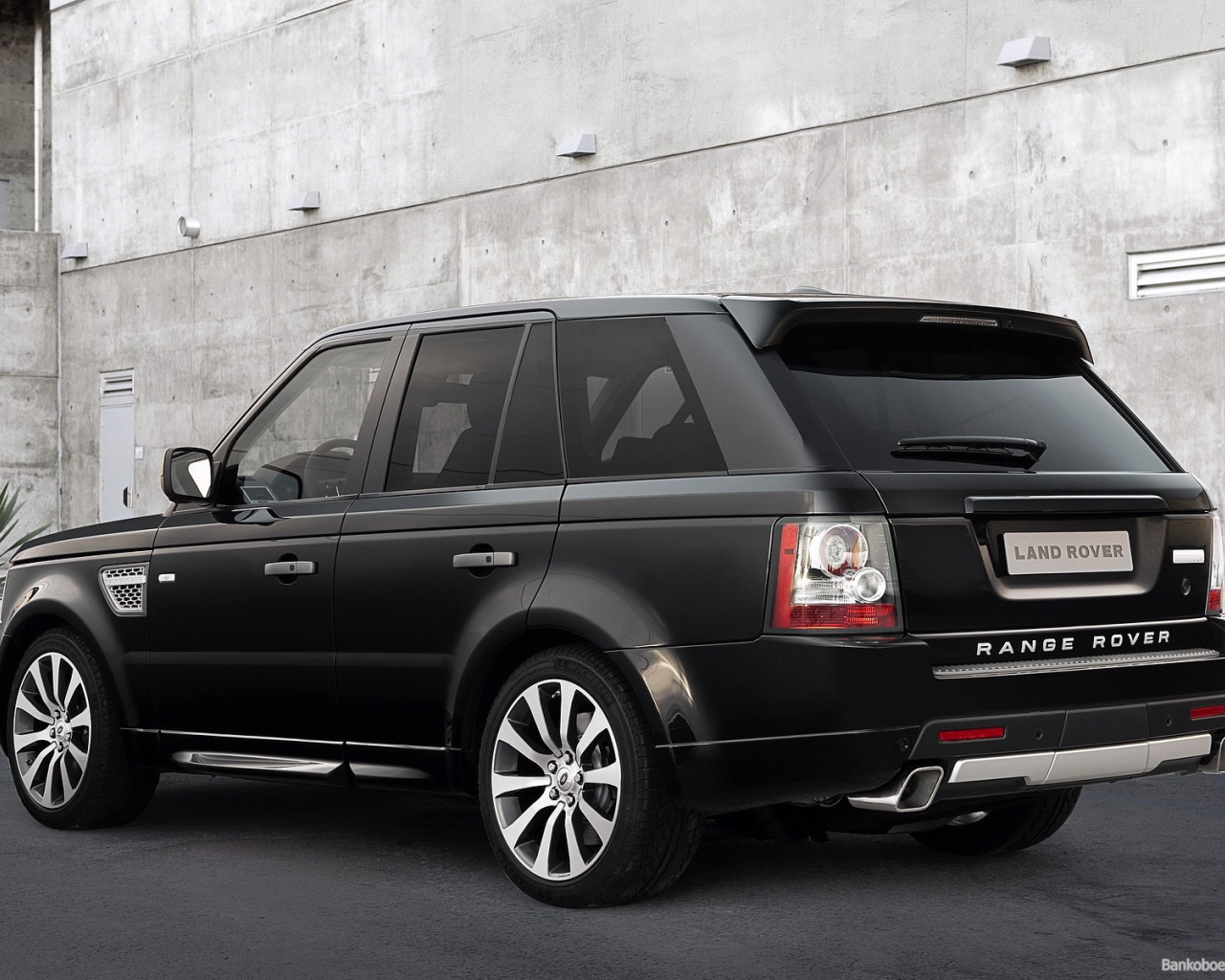   Дизайн автомобиля Land Rover A8