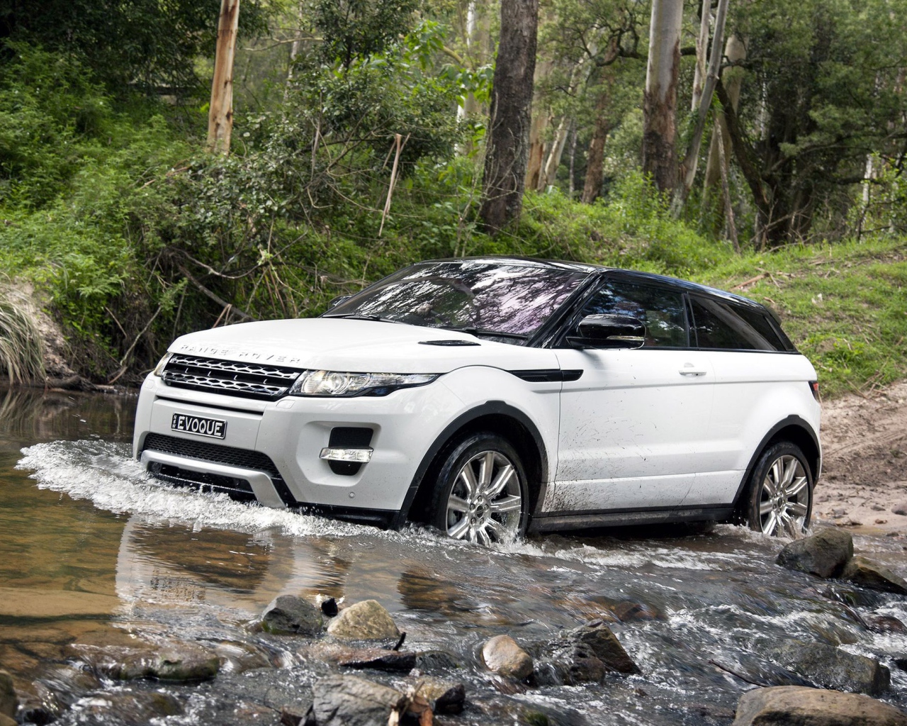  Надежный автомобиль Land Rover A8