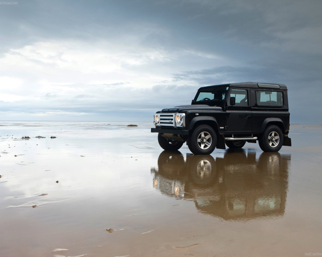 Надежный автомобиль Land Rover Defender