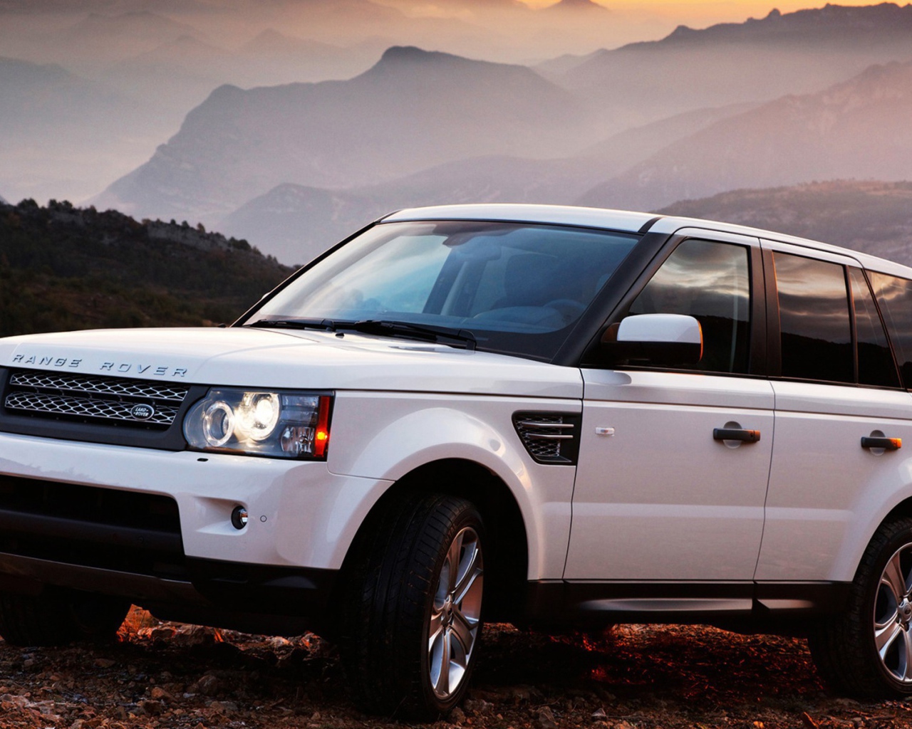 Белый Range Rover