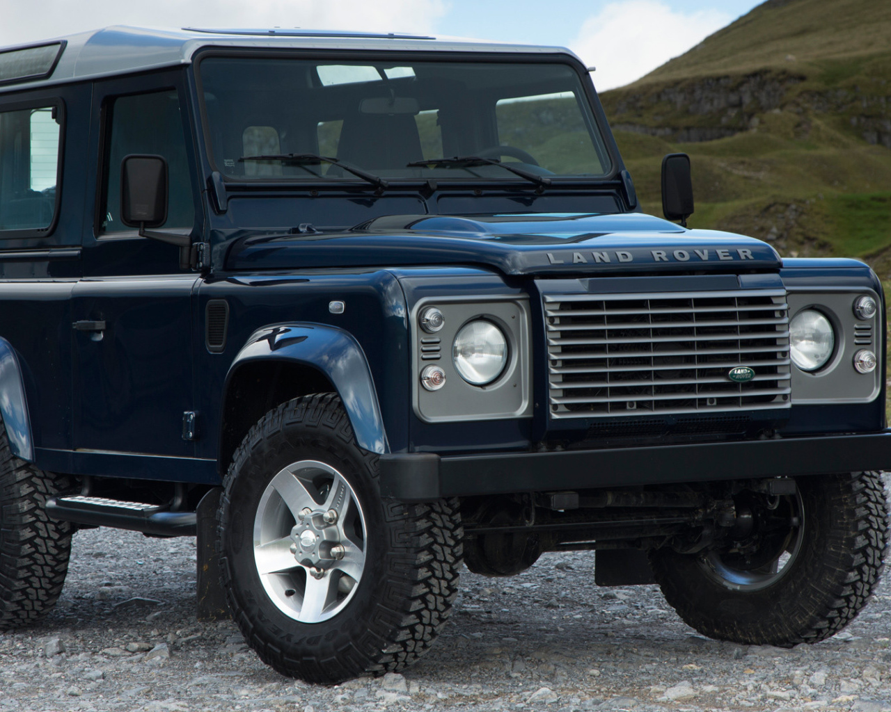  Надежная машина Land Rover Defender