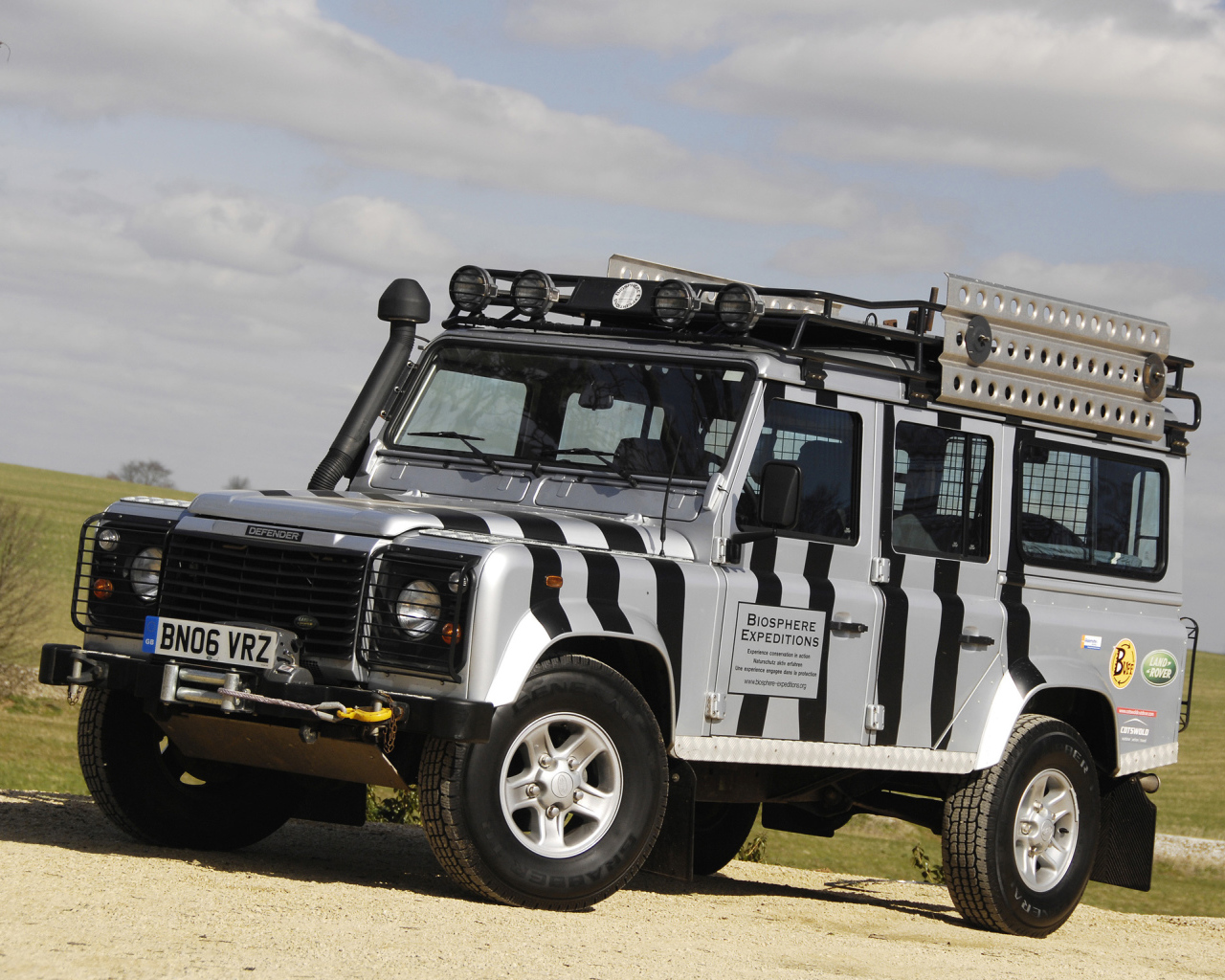 Новая машина Land Rover Defender