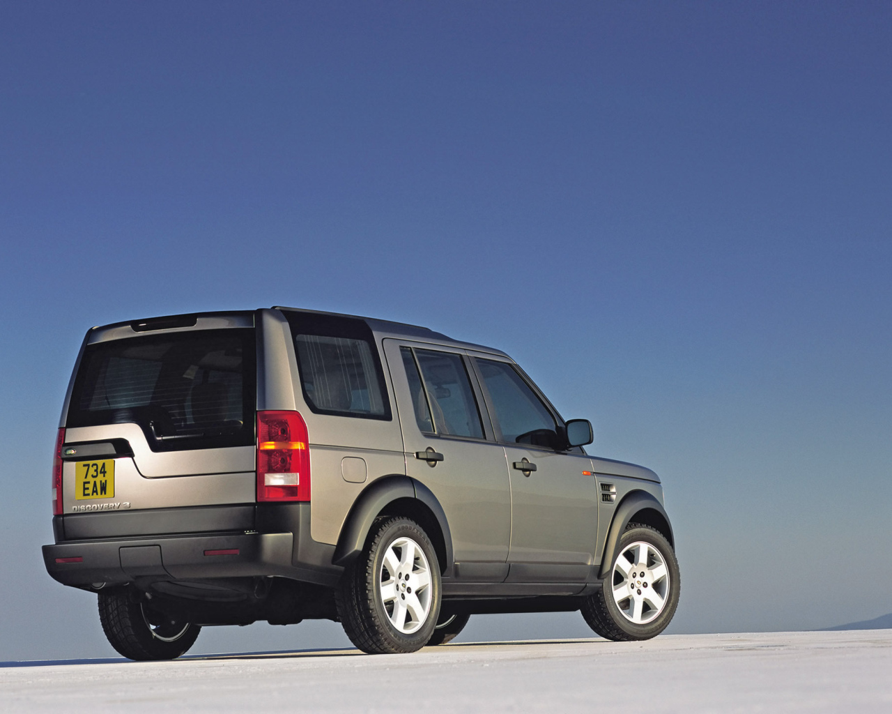 Автомобиль марки Land Rover модели Discovery 3