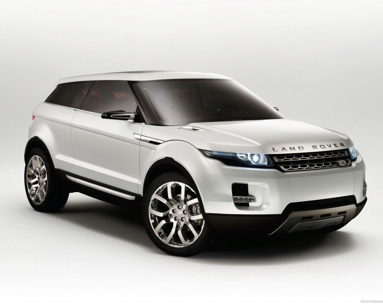 Автомобиль марки Land Rover модели A8
