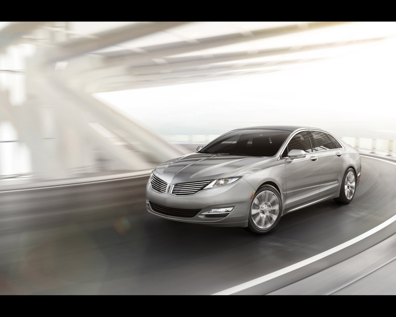 Красивый автомобиль Lincoln MKZ