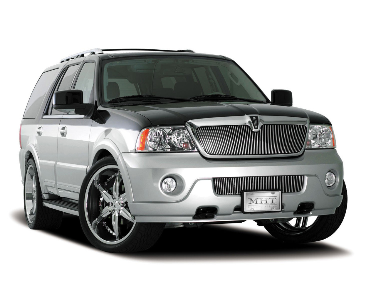 Красивый автомобиль Lincoln Navigator