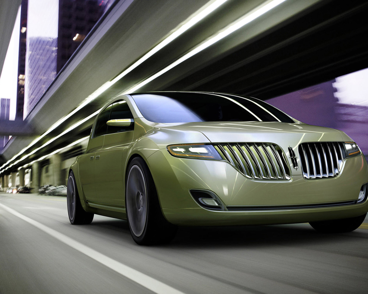 Красивый автомобиль Lincoln Town Car в Москве