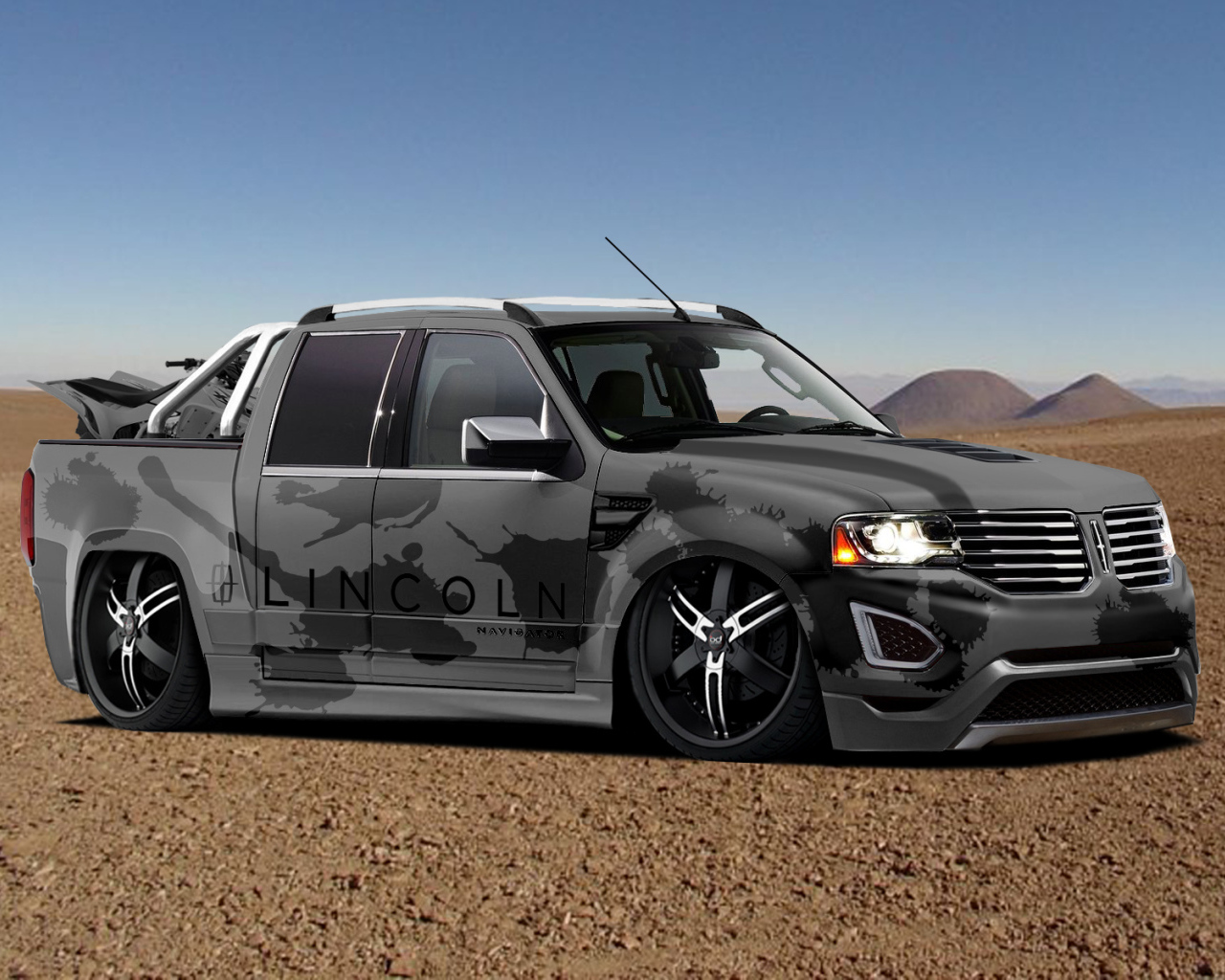 Автомобиль марки Lincoln модели Navigator 2014
