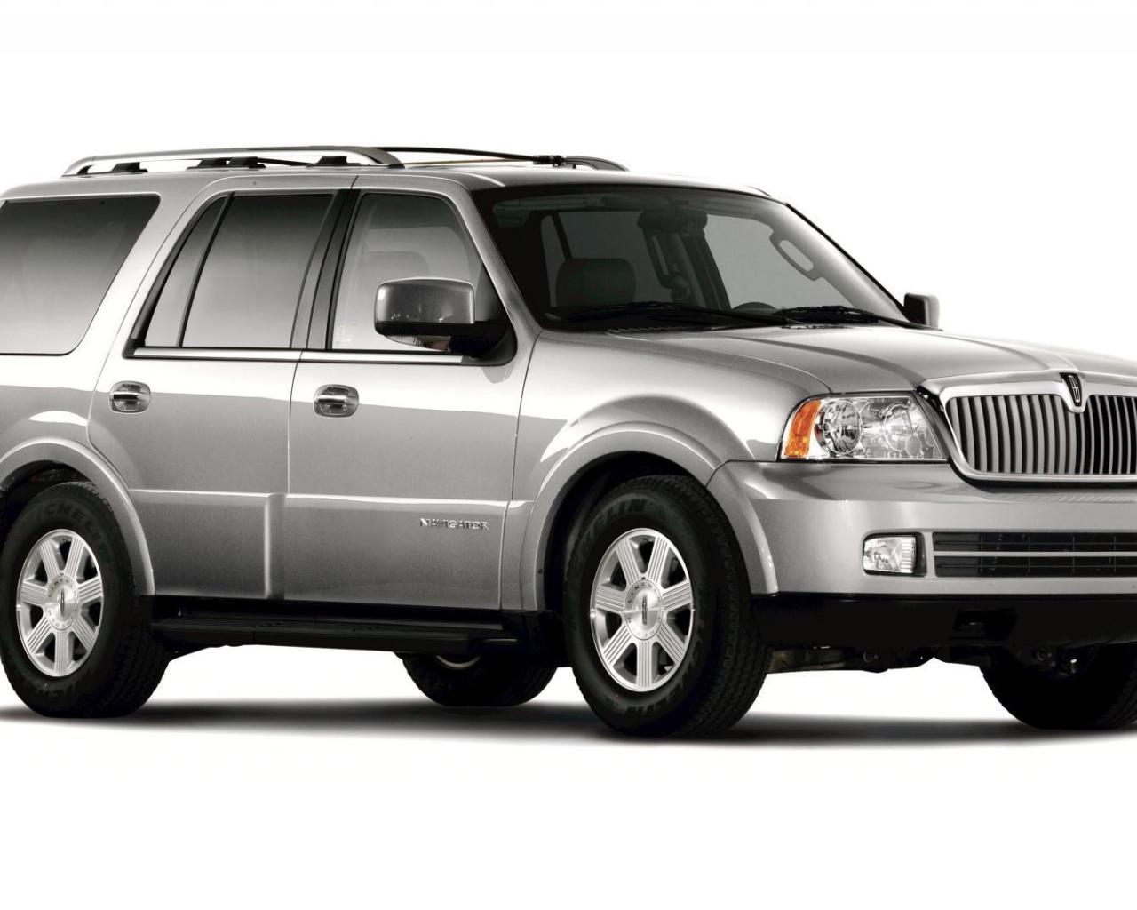 Автомобиль марки Lincoln модели Navigator