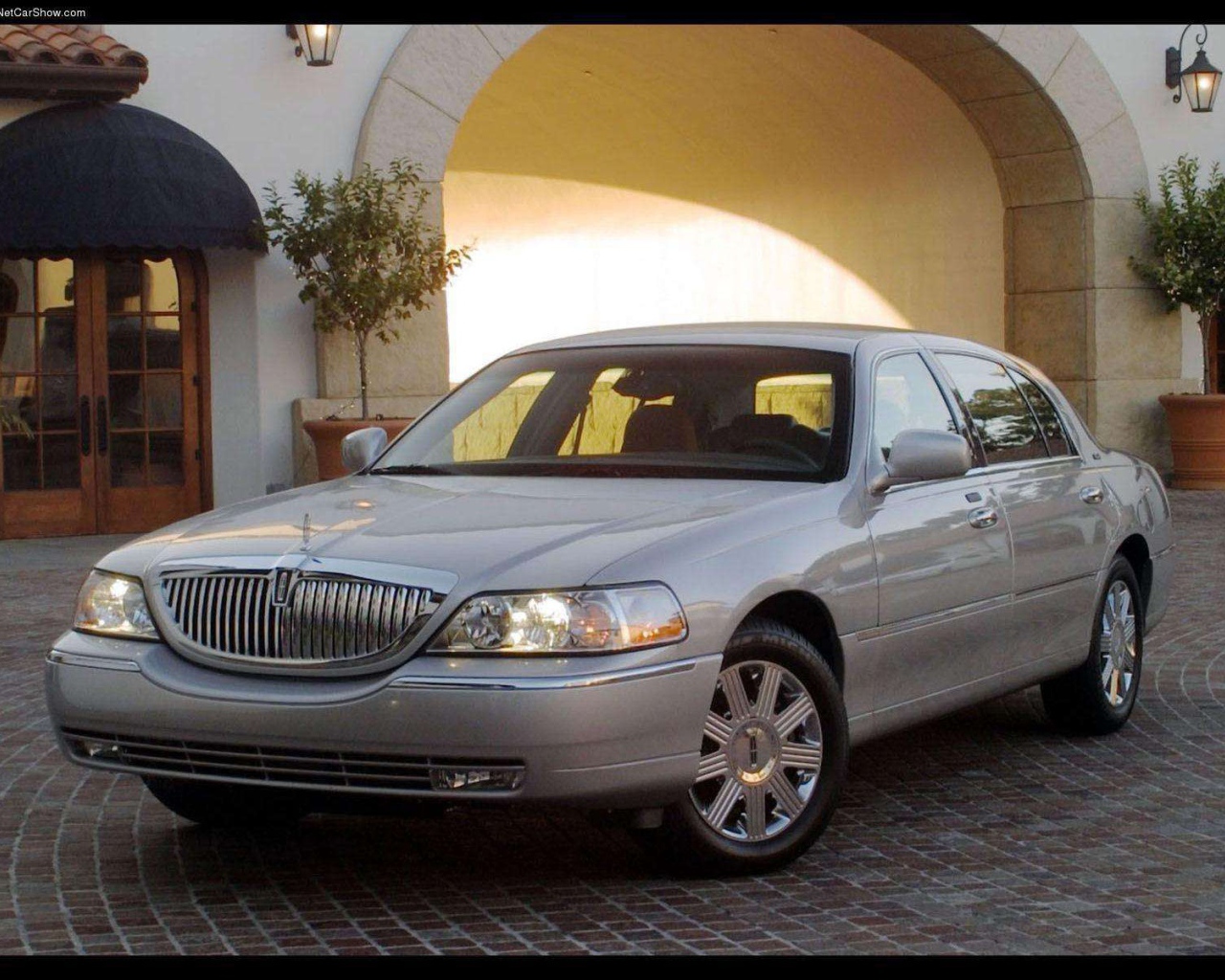 Дизайн автомобиля Lincoln Town Car
