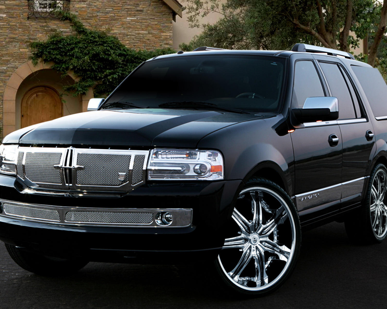 Новый автомобиль Lincoln Navigator