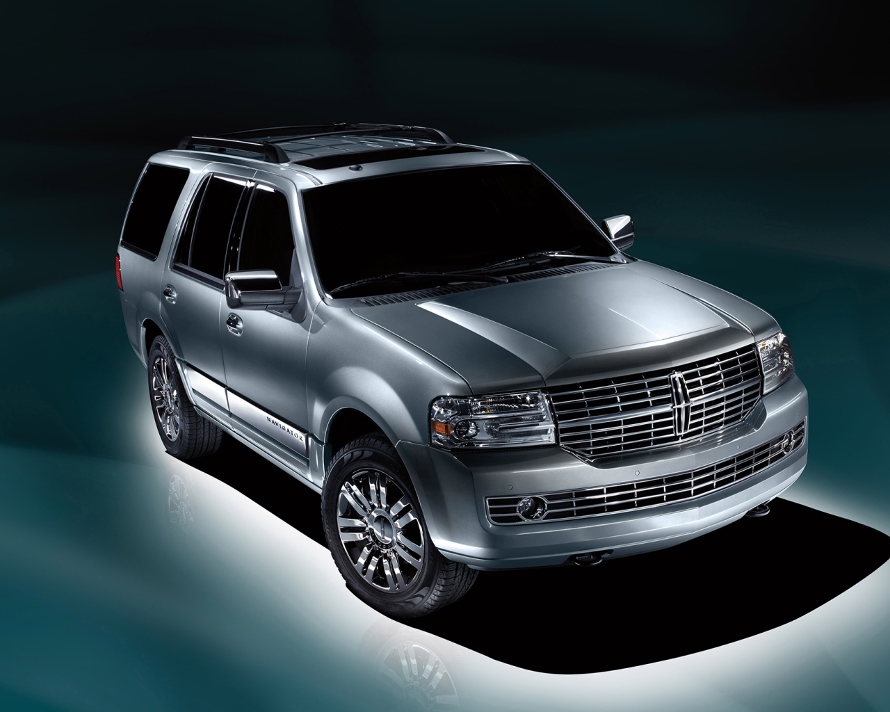 Надежная машина Lincoln Navigator 2014