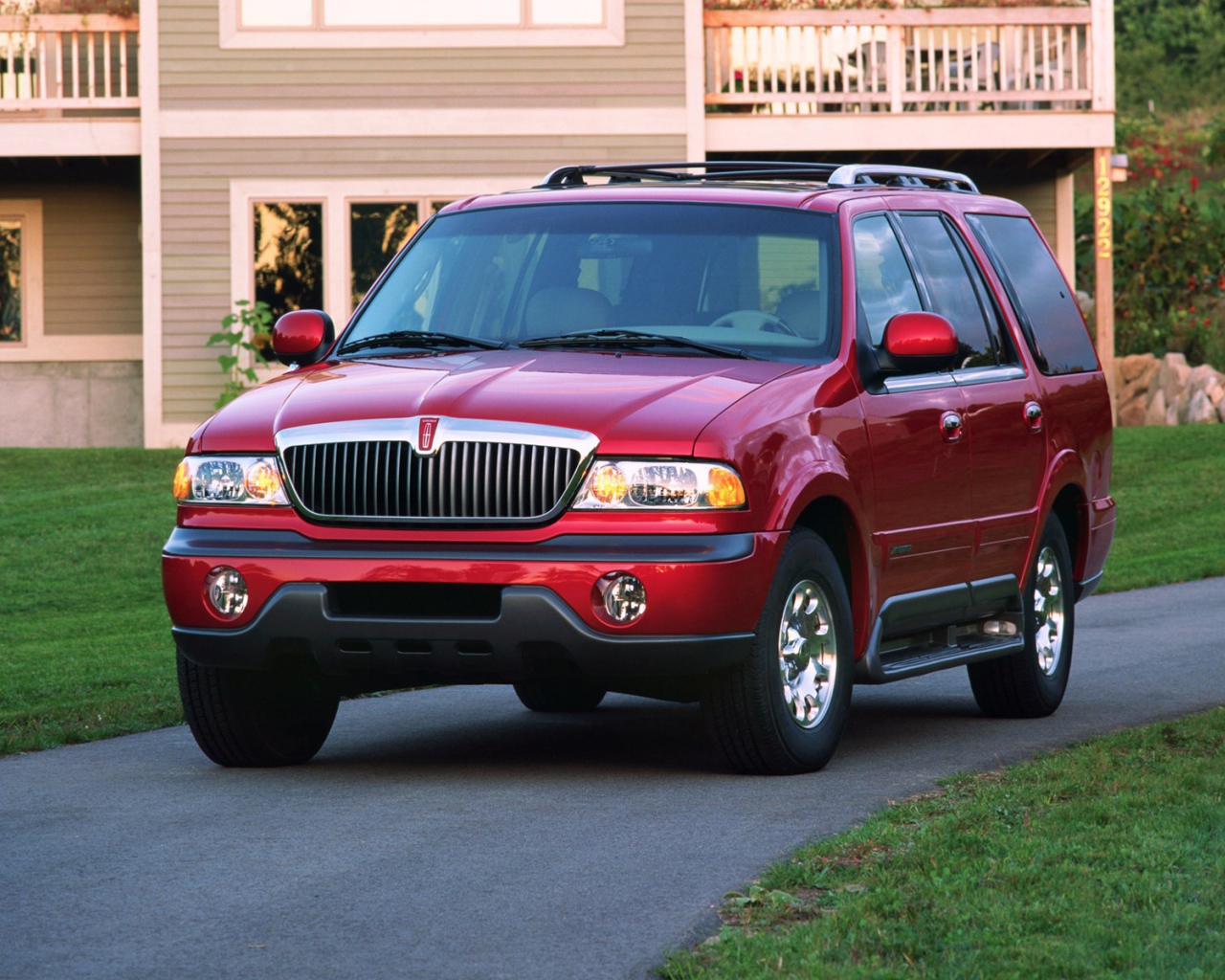 Надежная машина Lincoln Navigator 2015