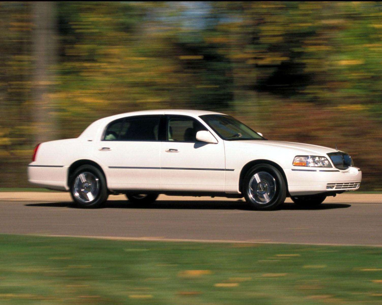 Надежный автомобиль Lincoln Town Car