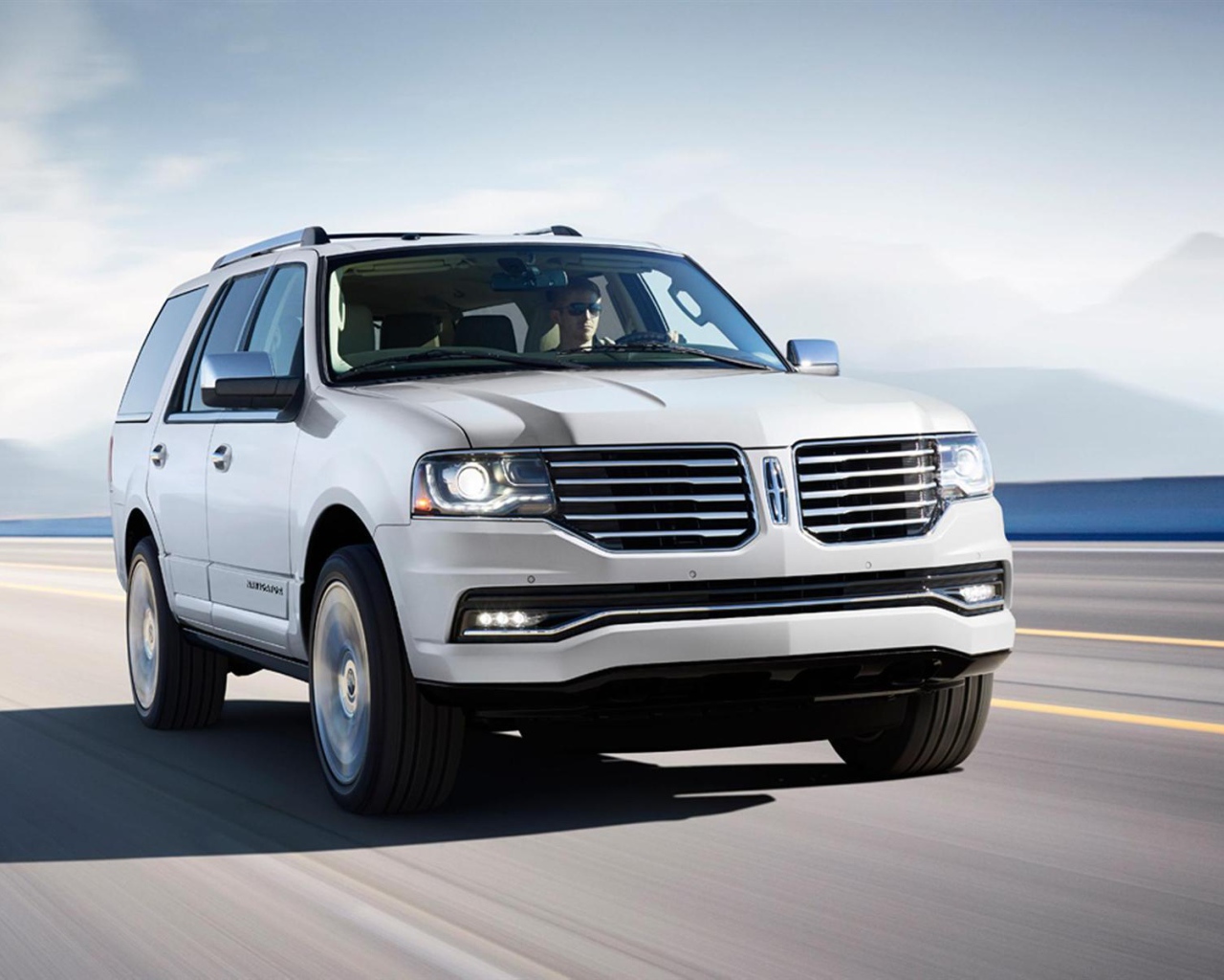 Тест драйв автомобиля Lincoln Navigator 2015