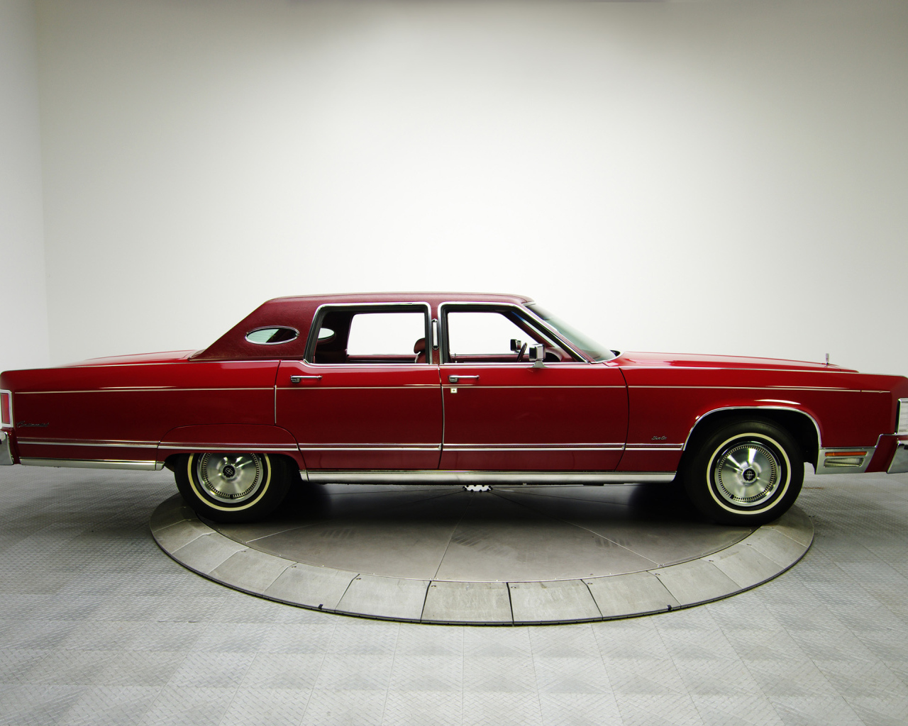 Тест драйв автомобиля Lincoln Town Car