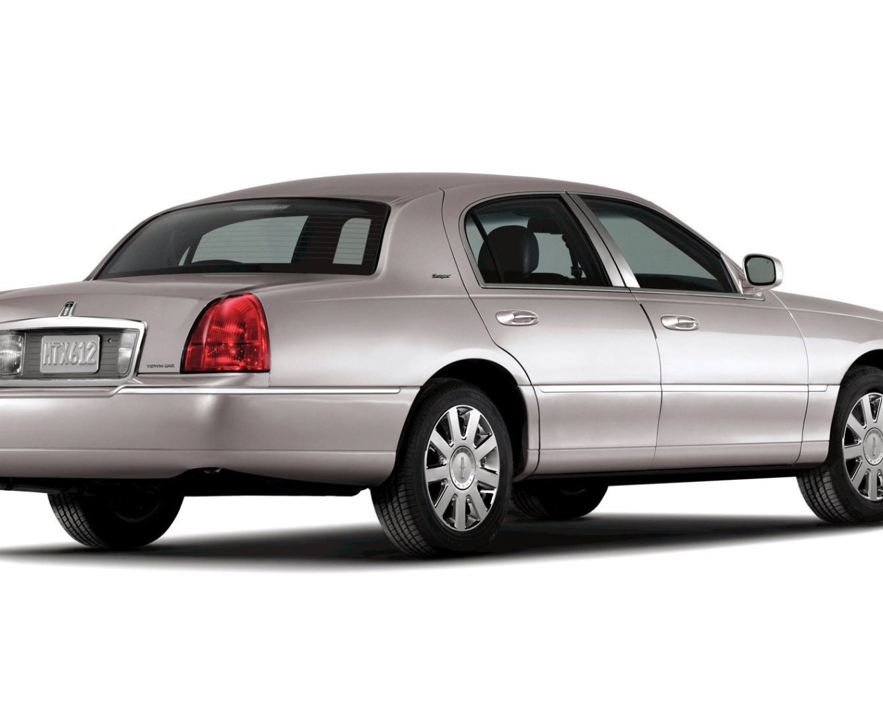 Новая машина Lincoln Town Car