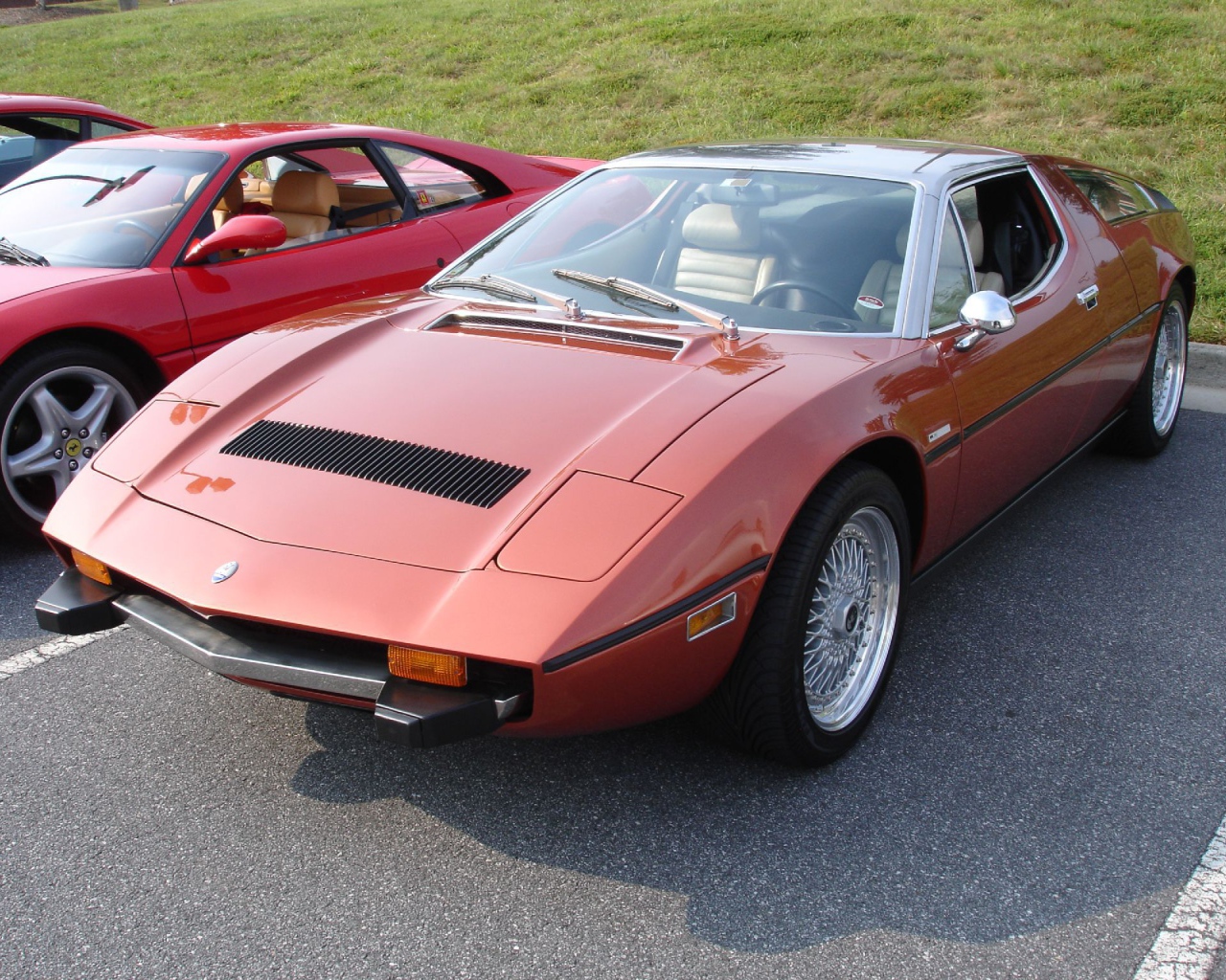 Автомобиль марки Maserati модели Indy