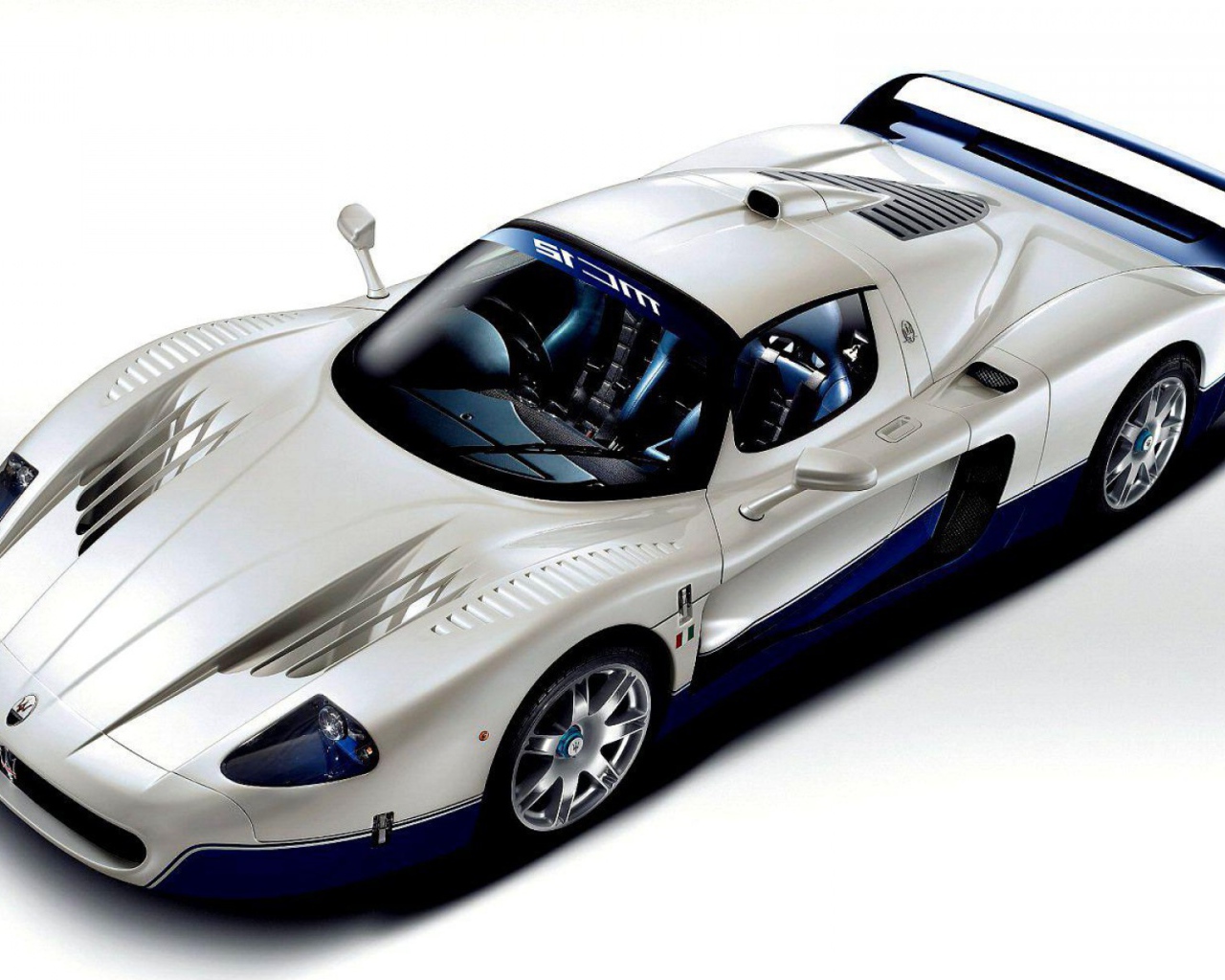 Дизайн автомобиля Maserati MC12