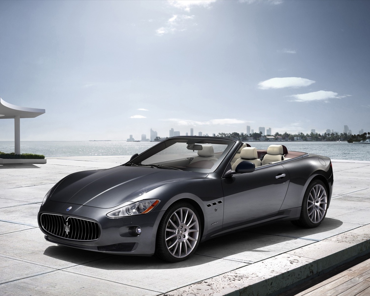 Автомобиль Maserati grancabrio