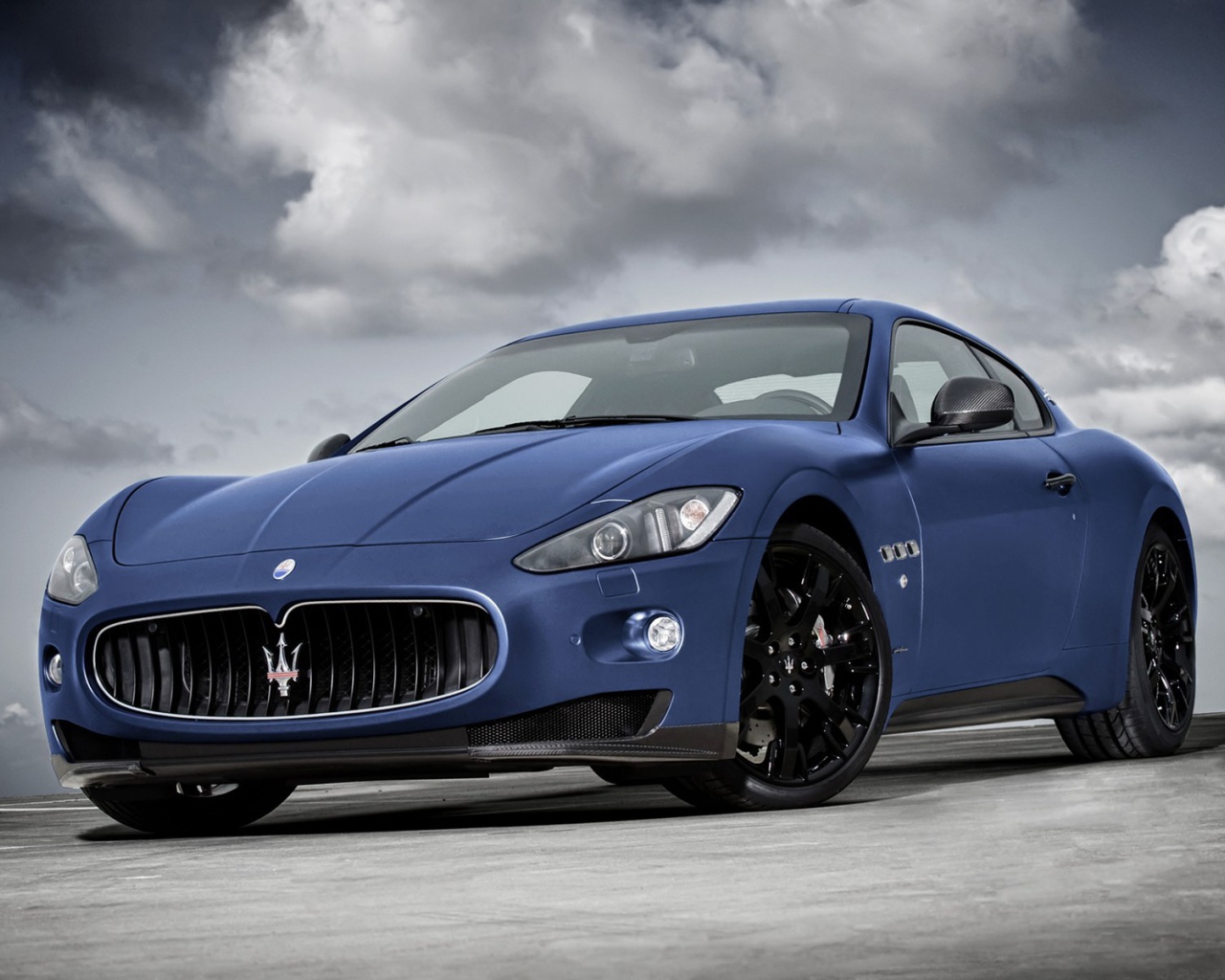 Надежная машина Maserati Granturismo