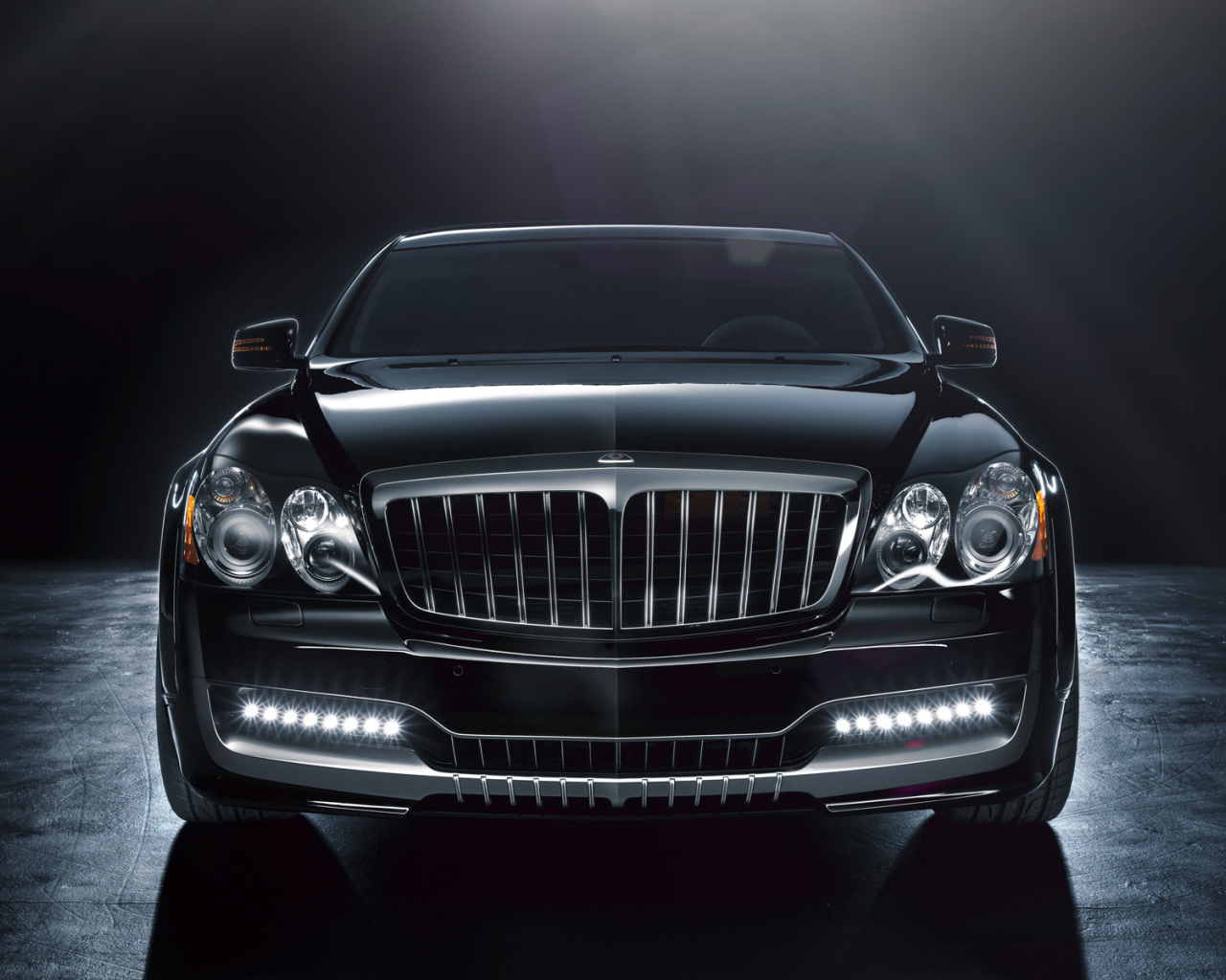 Красивый автомобиль Maybach  2014 в Москве
