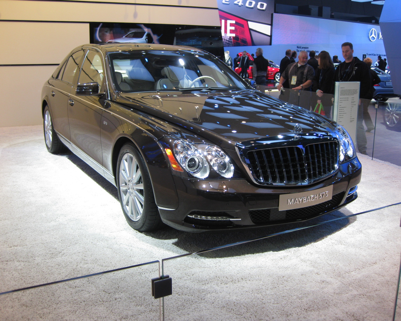 Автомобиль марки Maybach модели 2014