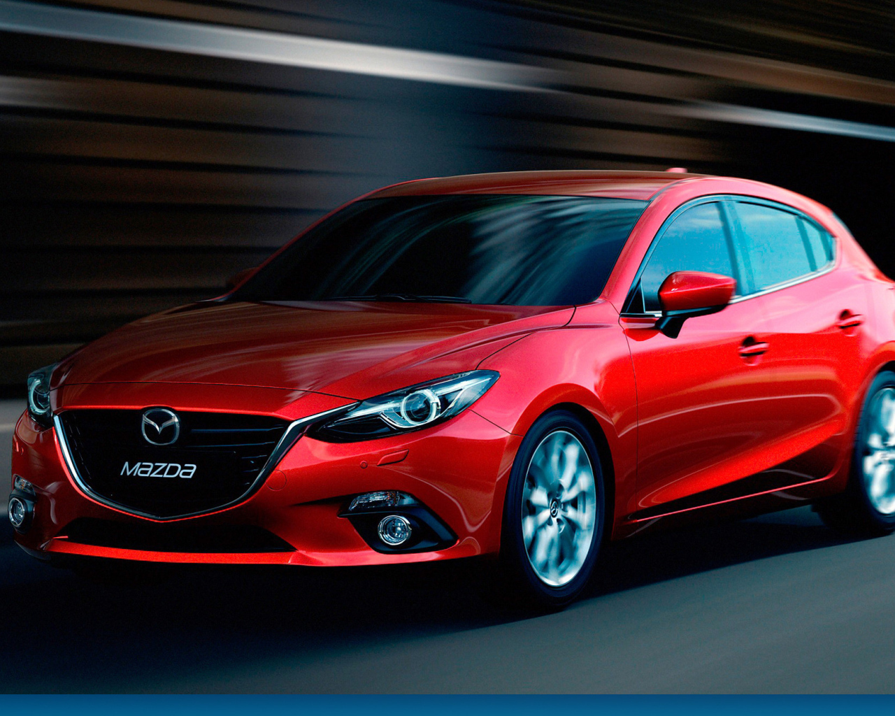 Красивый автомобиль Mazda 3 2014