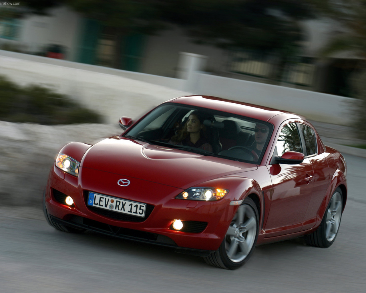 Красивый автомобиль Mazda RX 8 в Москве