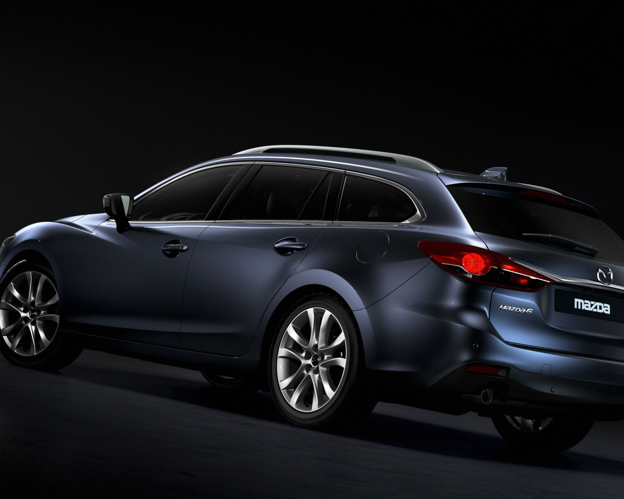 Автомобиль марки Mazda модели 6