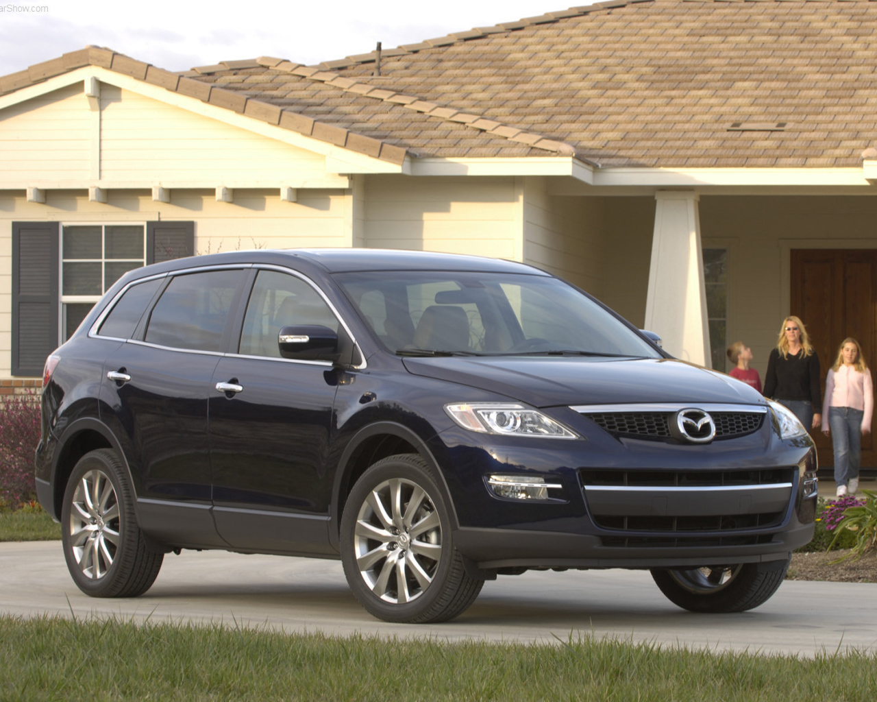 Автомобиль марки Mazda модели CX 9