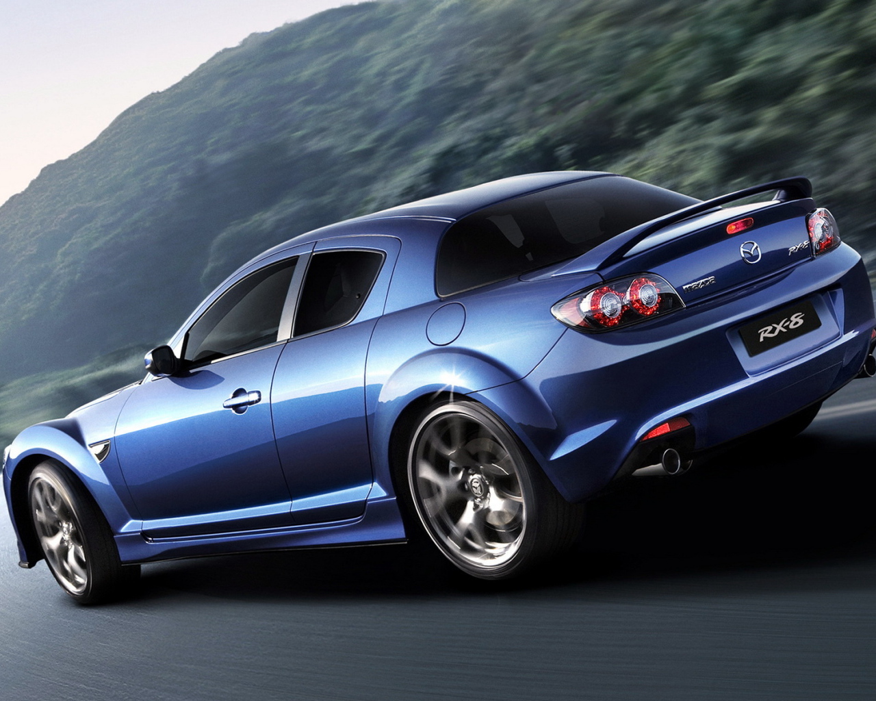 Новый автомобиль Mazda RX 8